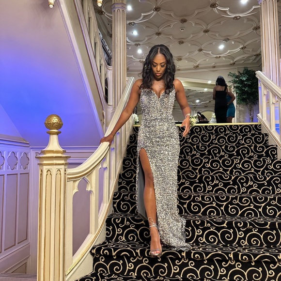 Silver sequin prom dress size 4 - Picture 1 of 2